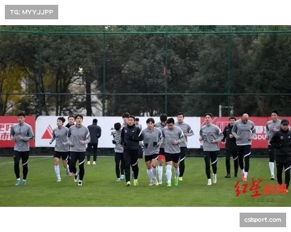 成都凤凰山专业足球场将启动顶棚加装工程，以应对恶劣天气